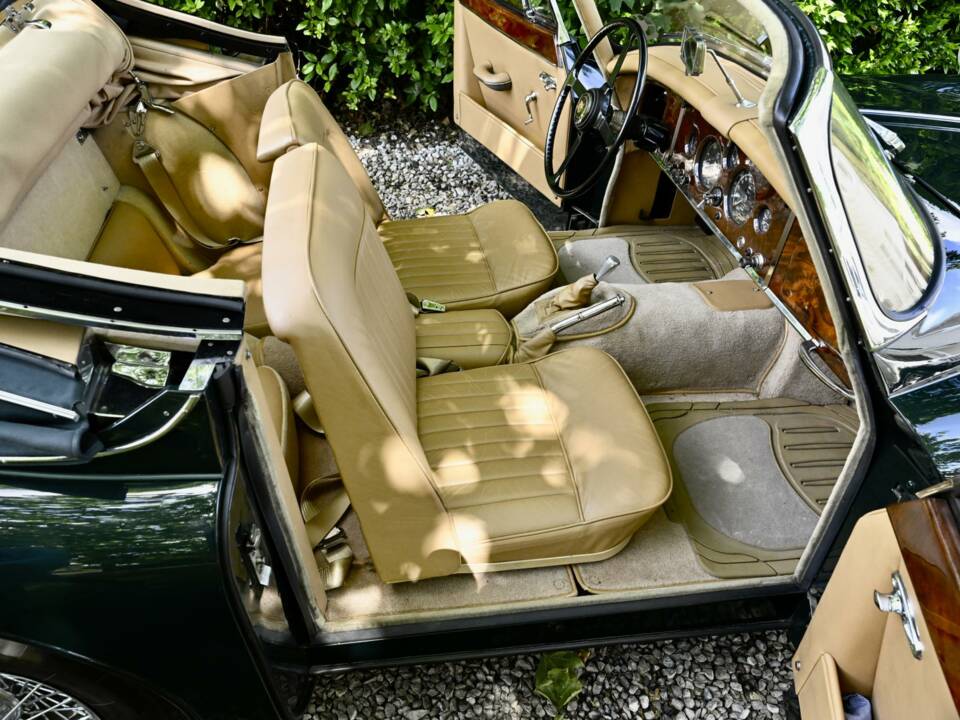 Immagine 33/50 di Jaguar XK 150 3.8 S DHC (1960)
