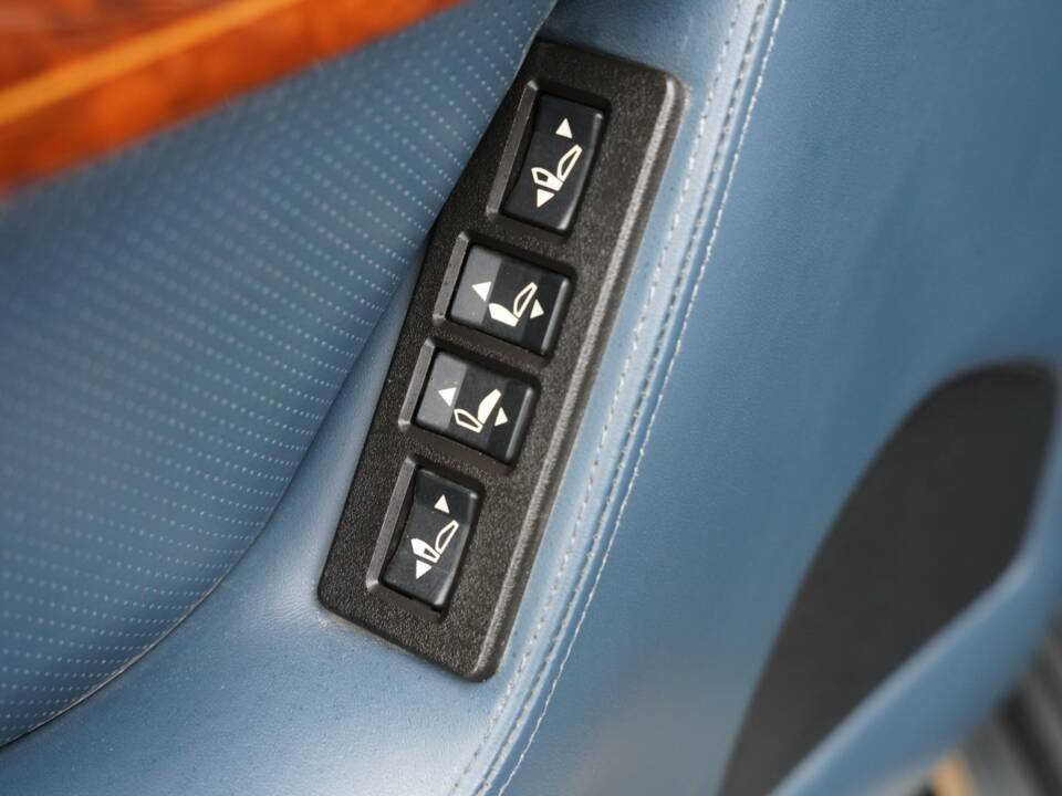 Image 28/50 of Aston Martin Virage Volante (1994)