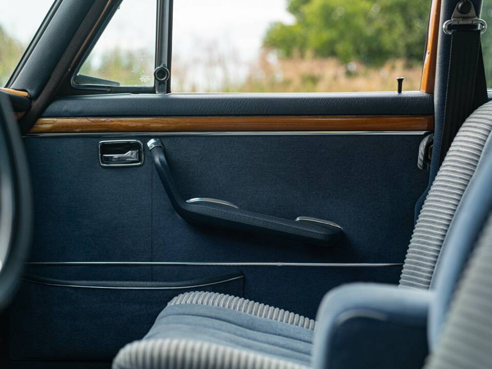 Image 29/50 of Mercedes-Benz 300 SEL 3.5 (1973)