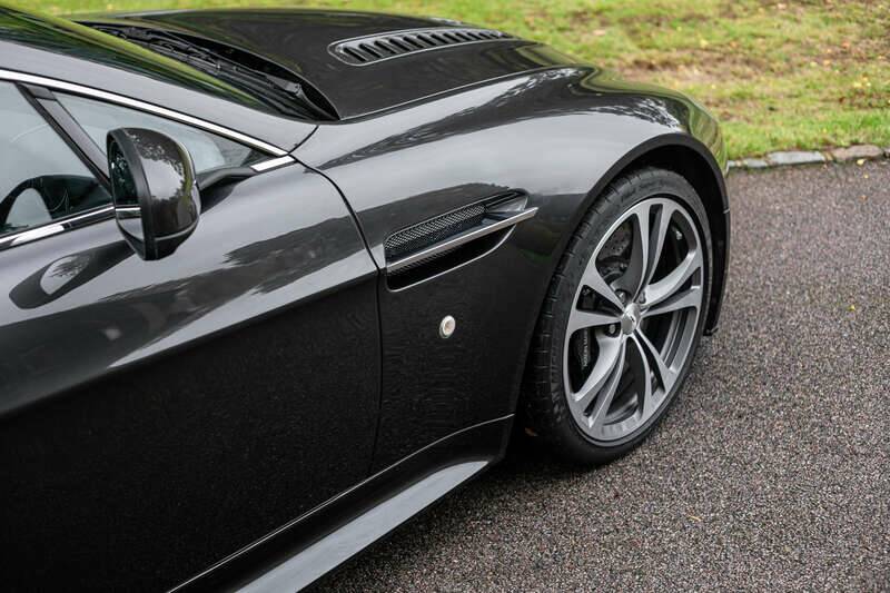 Imagen 43/46 de Aston Martin V12 Zagato (2011)