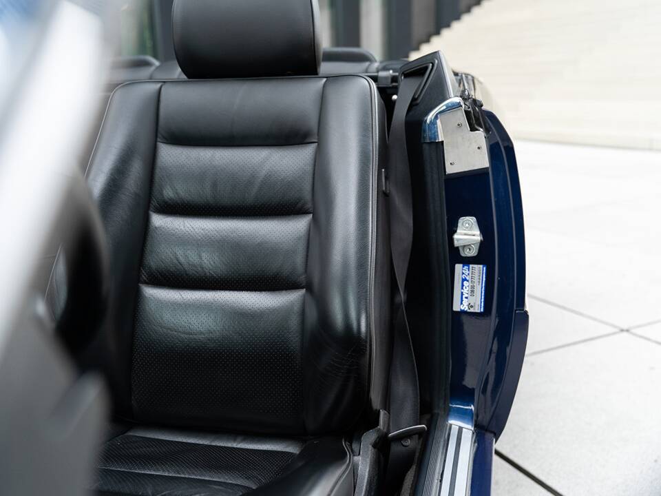 Image 26/45 of Mercedes-Benz E 220 (1995)