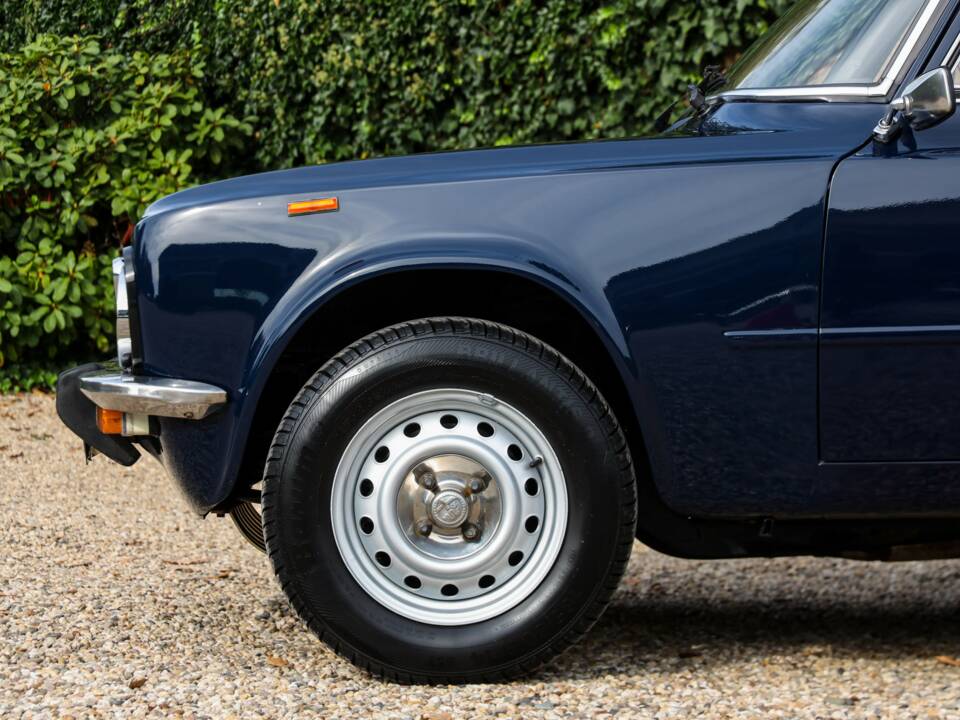 Image 29/50 of Alfa Romeo Giulia Nuova Super 1300 (1975)