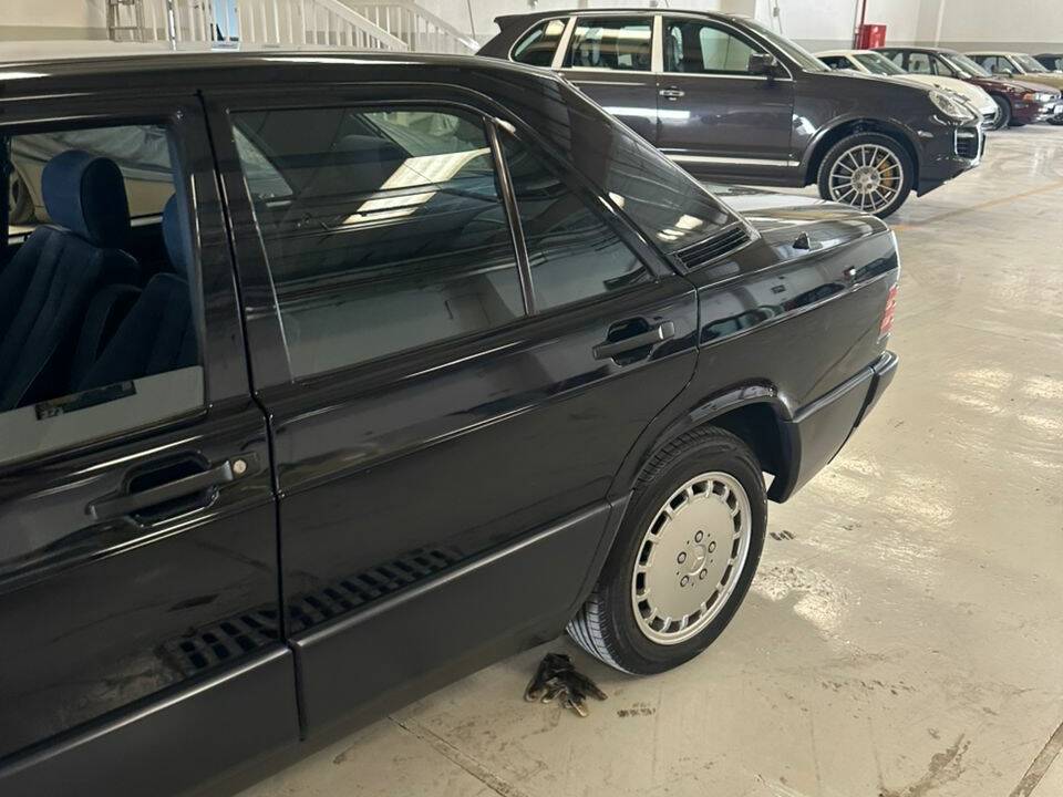 Bild 40/69 von Mercedes-Benz 190 E (1988)