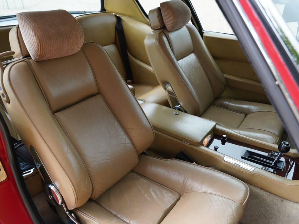 Image 28/50 of Jensen Interceptor MK III (1976)