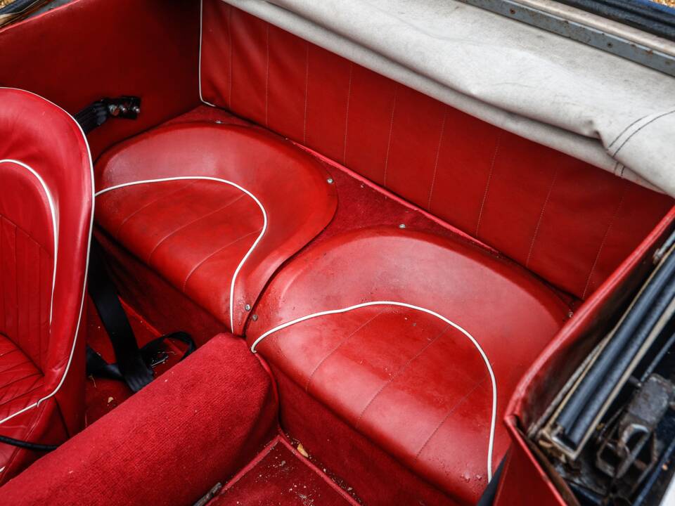 Image 18/26 of Austin-Healey 3000 Mk II (BJ7) (1962)