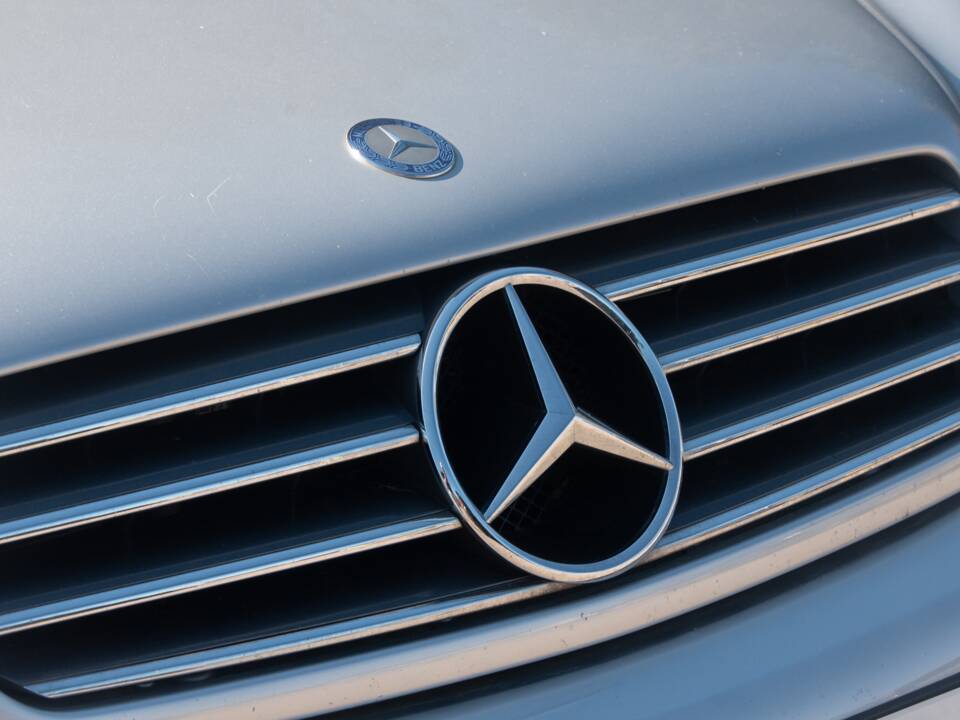 Image 24/50 of Mercedes-Benz CL 500 (2002)
