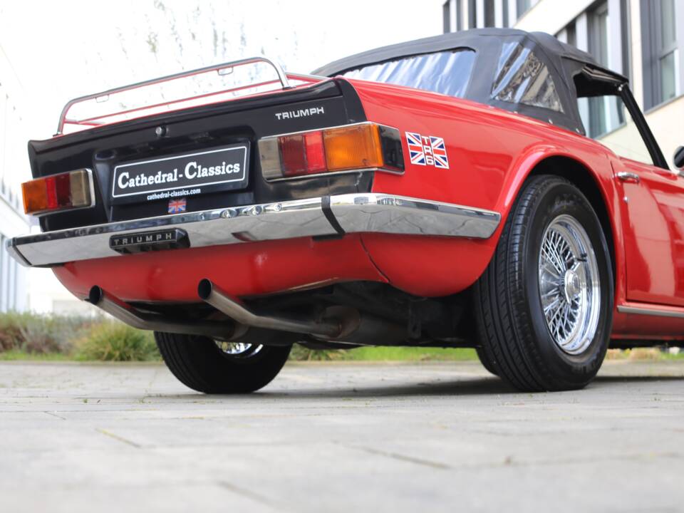 Image 27/49 of Triumph TR 6 (1976)