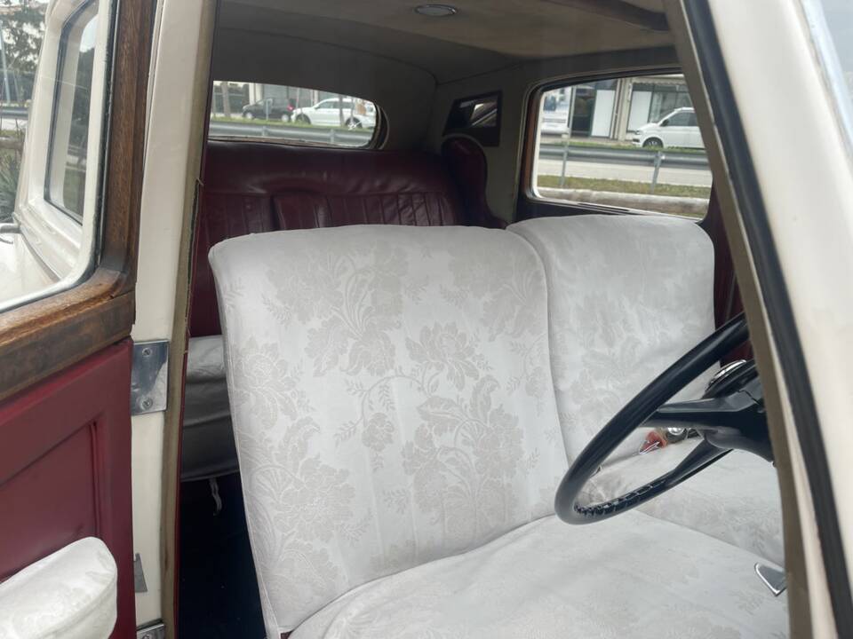 Image 2/8 of Bentley R-Type (1953)