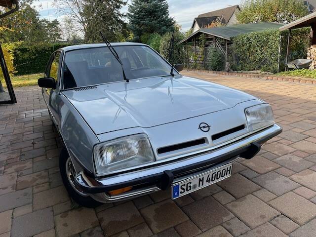 Image 3/8 de Opel Manta  2,0 S (1978)