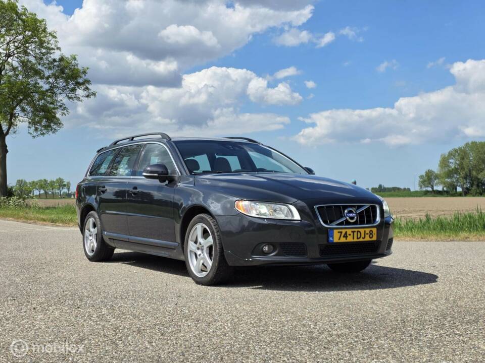 Image 14/44 of Volvo V 70 2.0 T5 (2012)