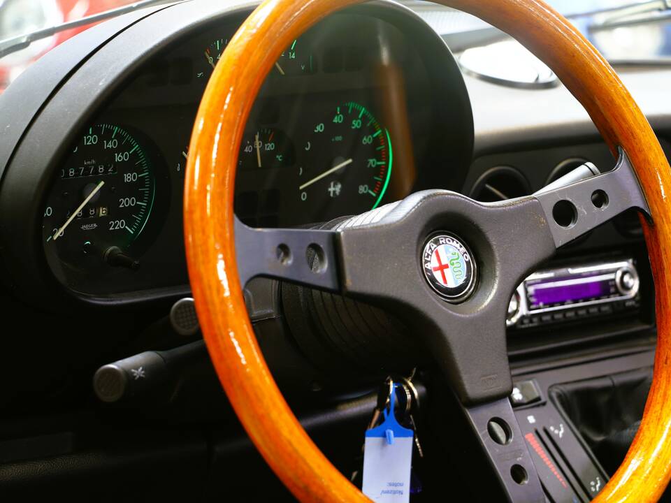 Bild 15/25 von Alfa Romeo 2.0 Spider (1993)