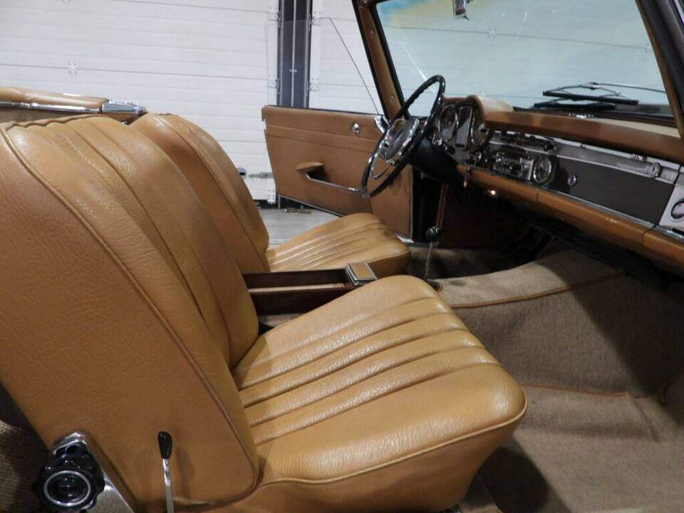 Image 9/15 of Mercedes-Benz 250 SL (1967)