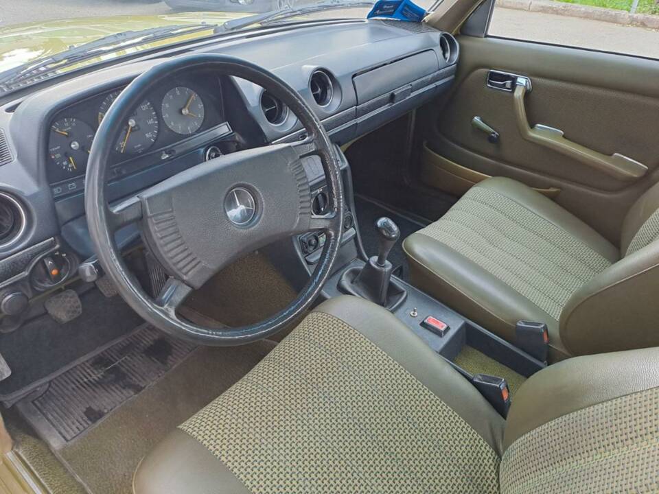 Bild 47/49 von Mercedes-Benz 200 (1979)