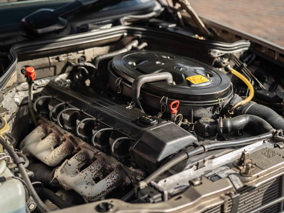 Immagine 10/73 di Mercedes-Benz 300 CE (1991)