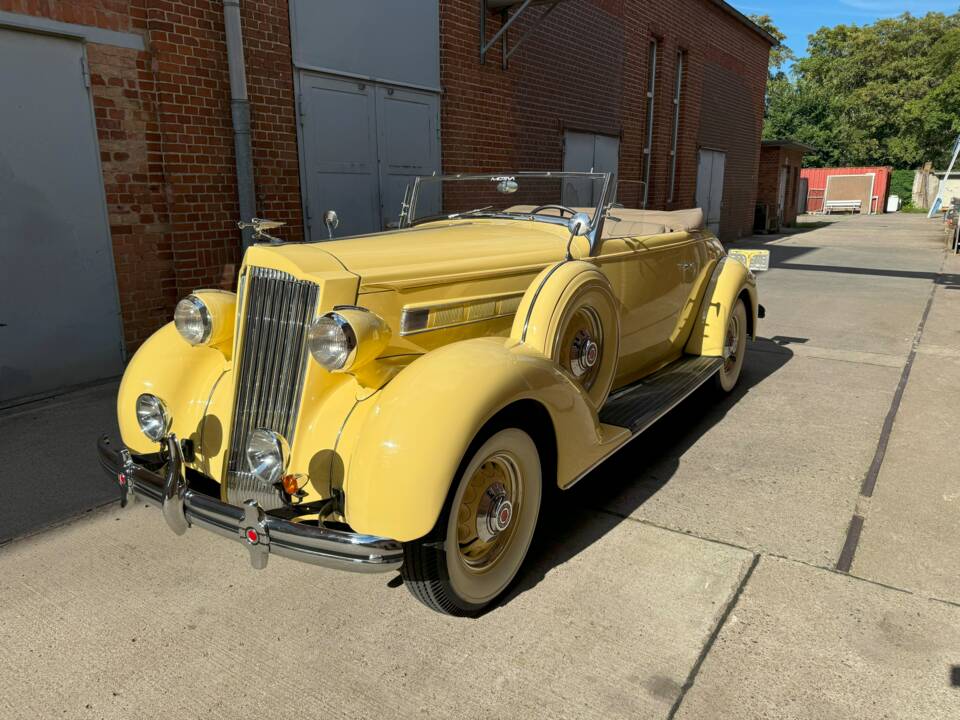 Image 4/75 of Packard One-Twenty (1936)