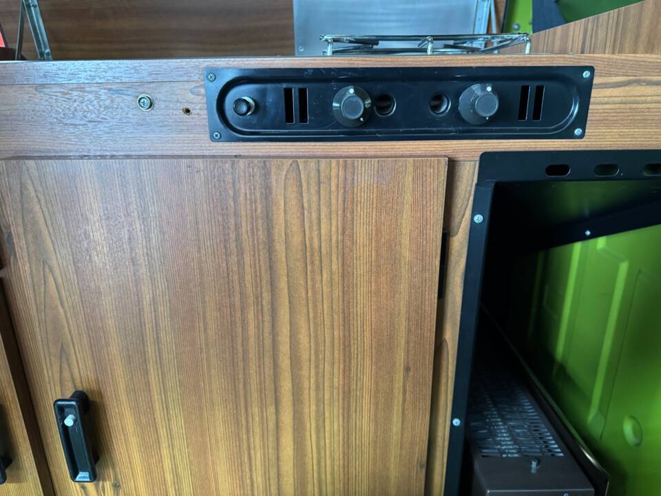 Image 65/100 of Volkswagen T2b Westfalia (1979)