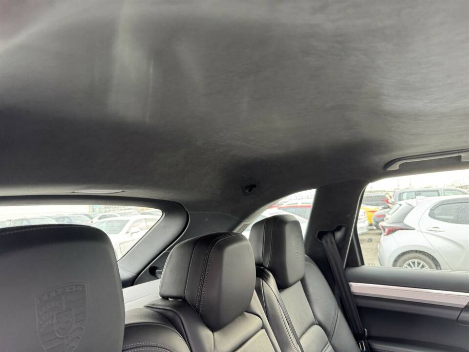 Bild 44/63 von Porsche Cayenne Turbo (2010)