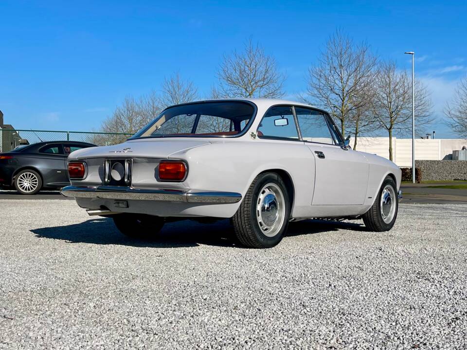 Image 37/47 de Alfa Romeo 1750 GT Veloce (1968)