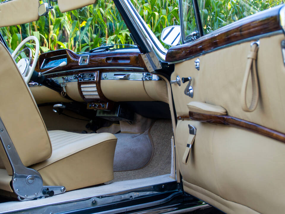 Bild 11/19 von Mercedes-Benz 220 SE Cabriolet (1960)