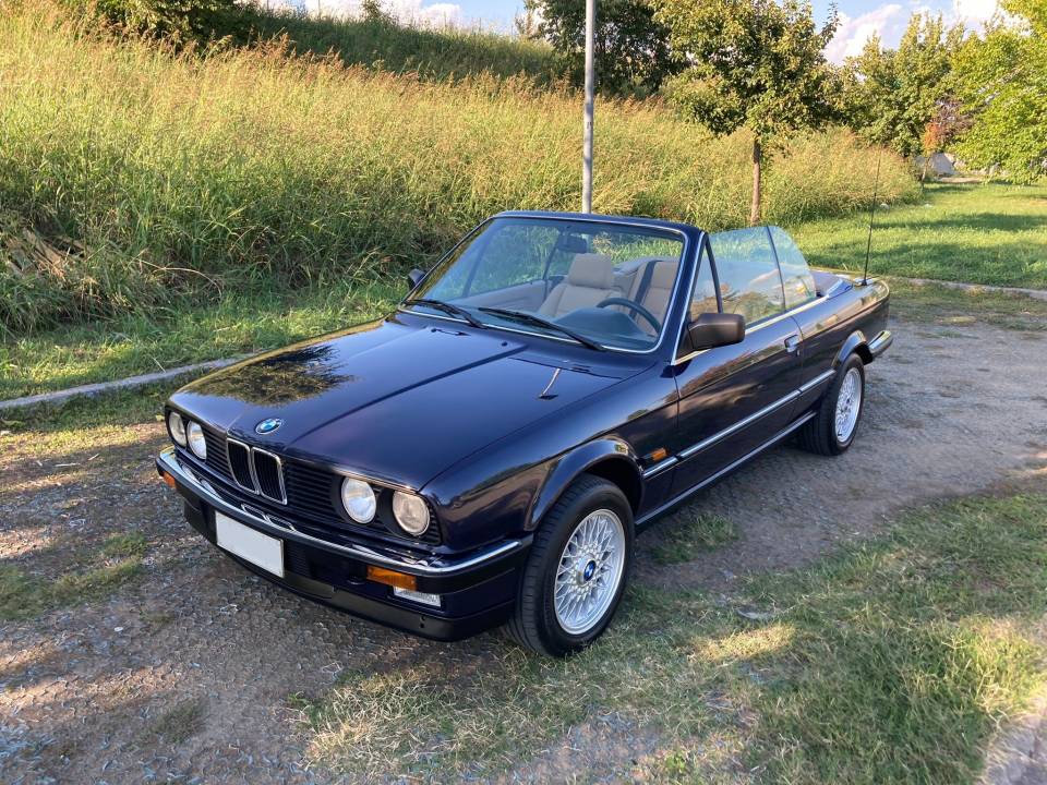 Image 2/23 of BMW 320i (1989)
