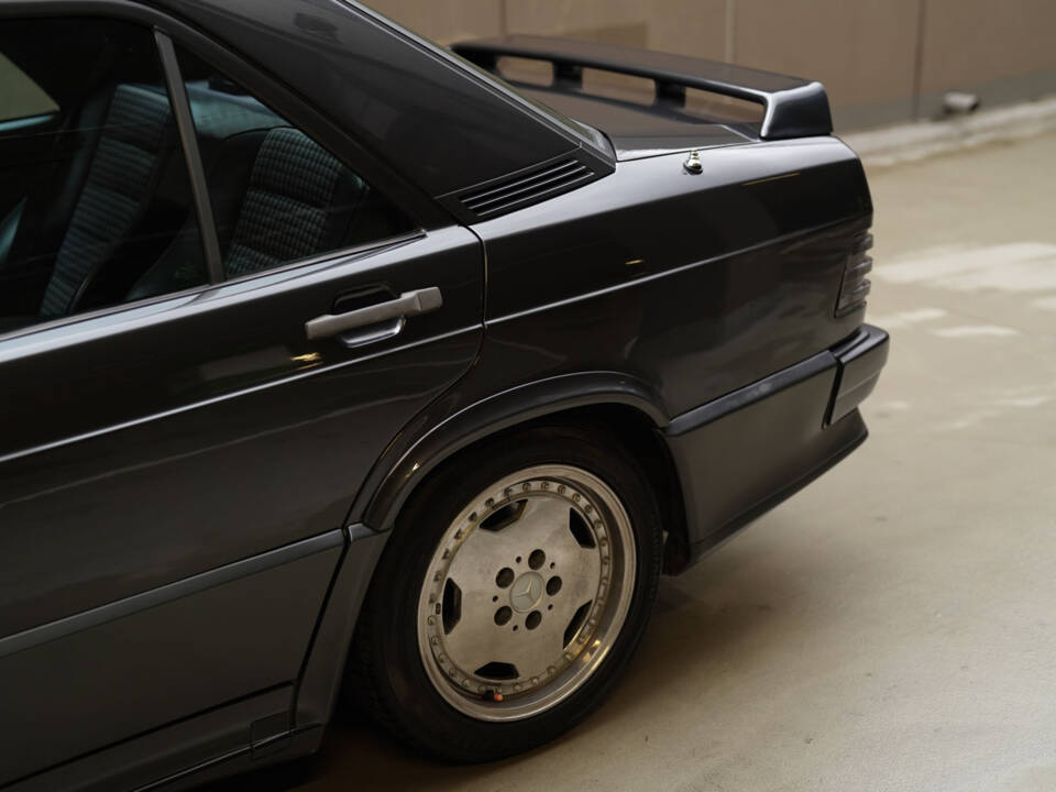 Image 45/83 of Mercedes-Benz 190 E 2.3-16 (1984)