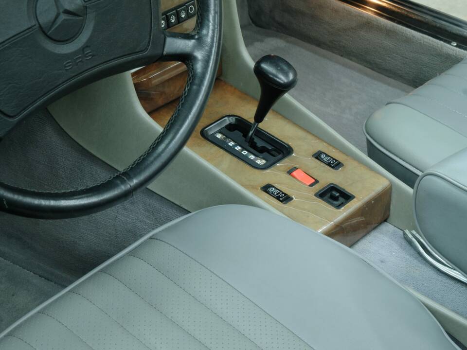 Image 34/50 de Mercedes-Benz 560 SL (1988)