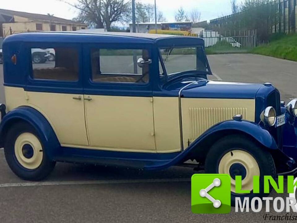 Image 3/10 of Renault Monaquatre (1932)