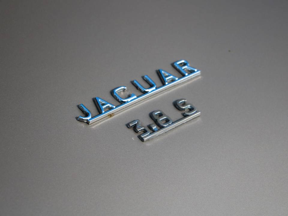 Image 14/27 de Jaguar S-Type 3.8 (1966)