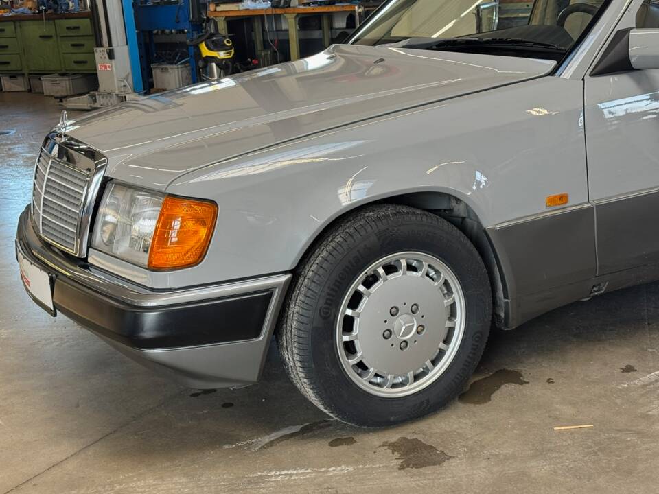 Bild 4/51 von Mercedes-Benz 300 D Turbo (1991)