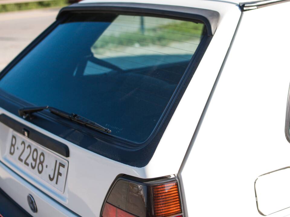Bild 25/58 von Volkswagen Golf II GTi 1.8 (1988)