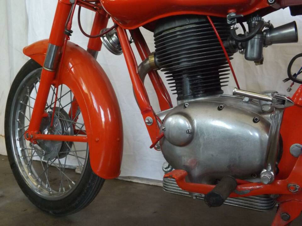 Image 46/50 de Gilera Giubileo 150 (1963)