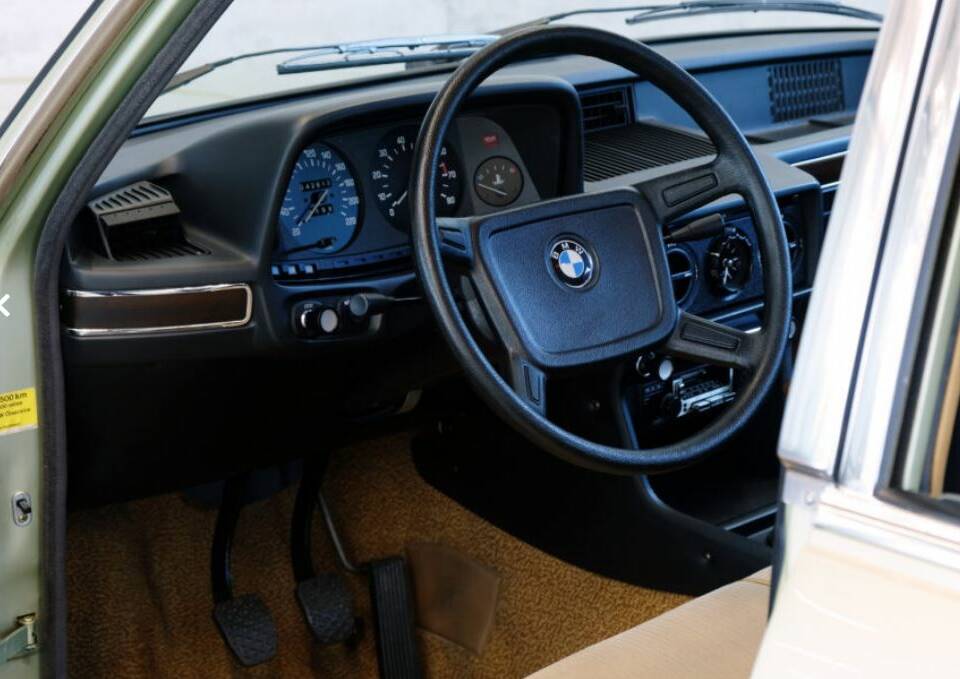 Bild 4/25 von BMW 525 (1977)