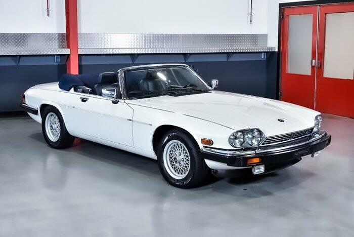 Image 6/7 of Jaguar XJS 5.3 V12 (1989)