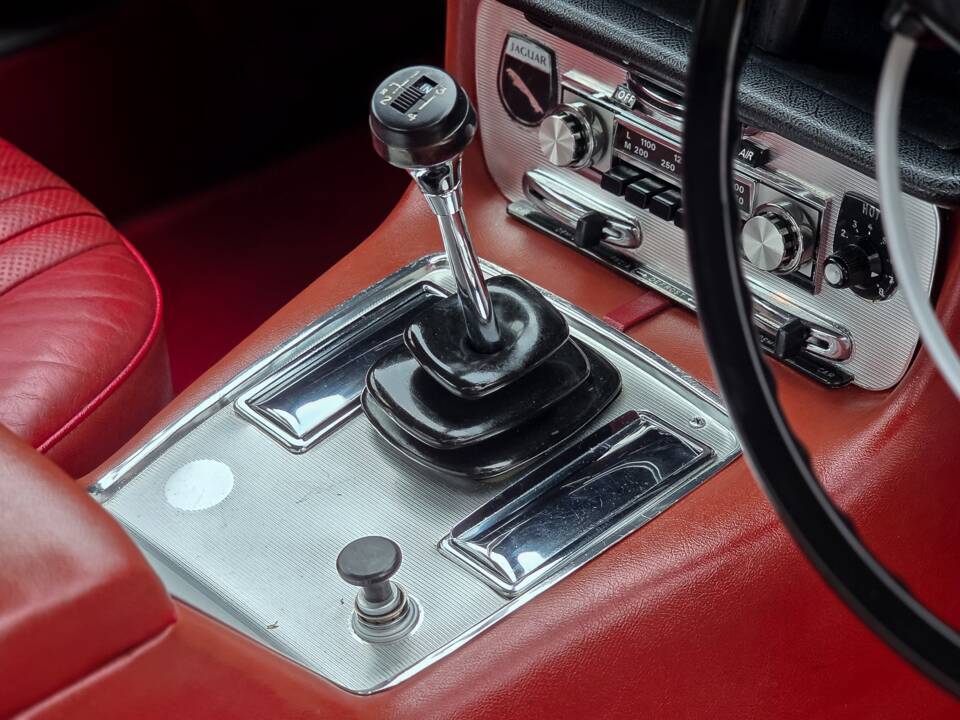 Image 17/50 of Jaguar XJ 6 4.2 (1972)