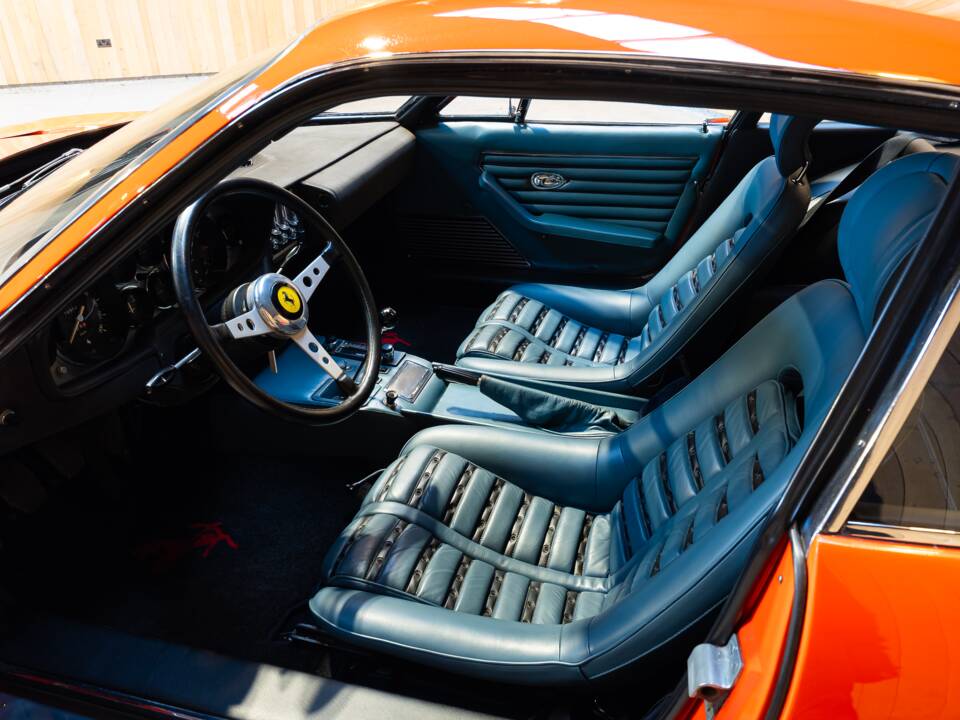Image 37/74 of Ferrari 365 GTB/4 Daytona (1971)