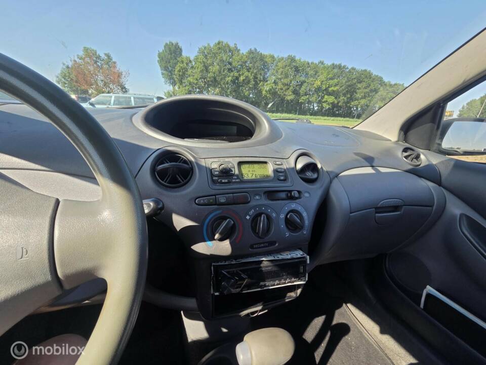 Afbeelding 9/15 van Toyota Yaris 1.33 VVT-i (2000)