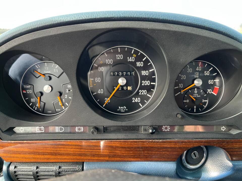 Image 11/17 de Mercedes-Benz 280 SE (1977)