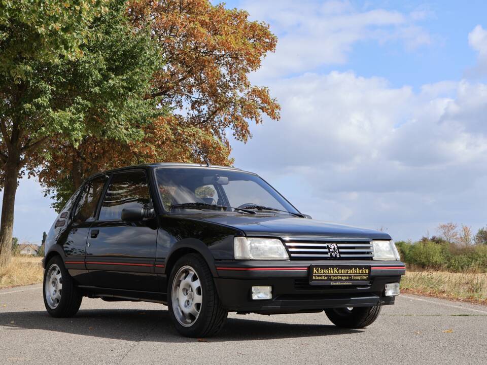 Obraz 35/56 pojazdu Peugeot 205 GTi 1.9 (1991)