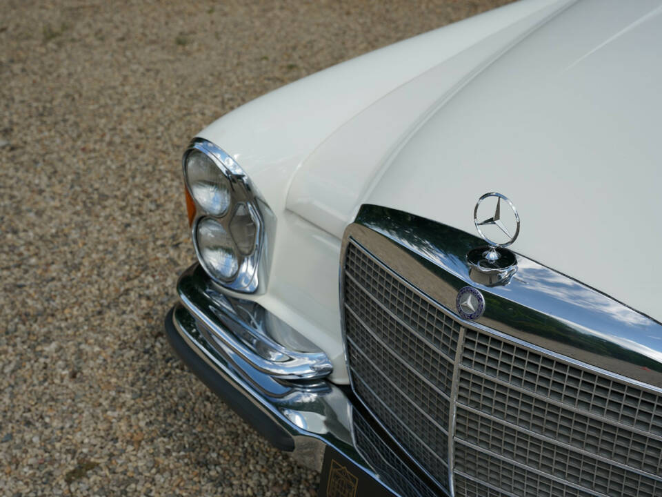 Image 38/50 of Mercedes-Benz 280 SE 3,5 (1970)