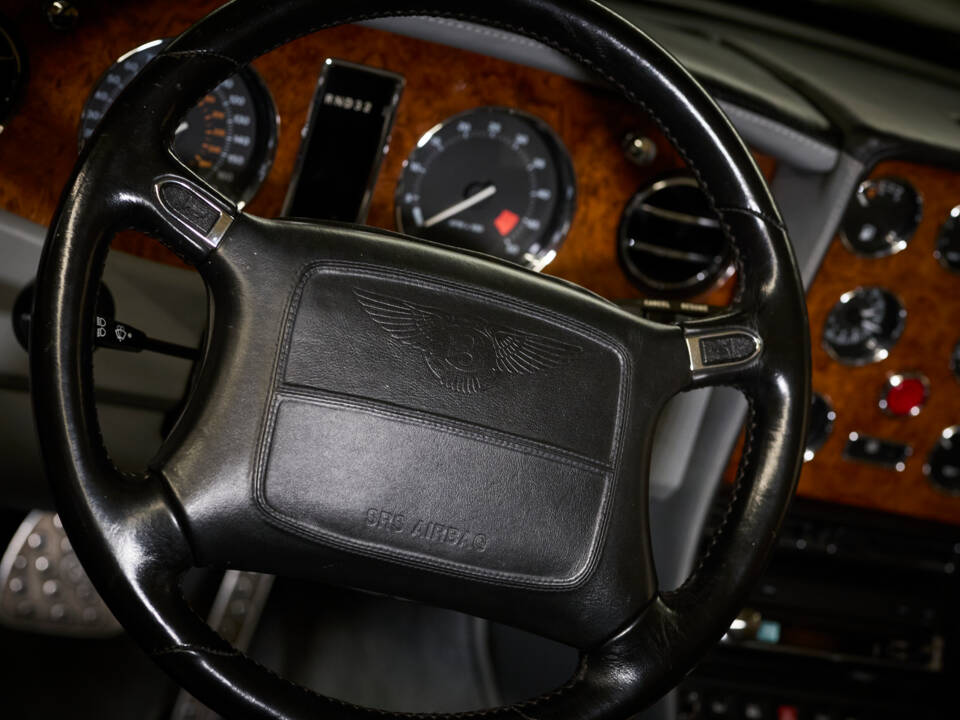 Image 35/77 of Bentley Azure (2001)