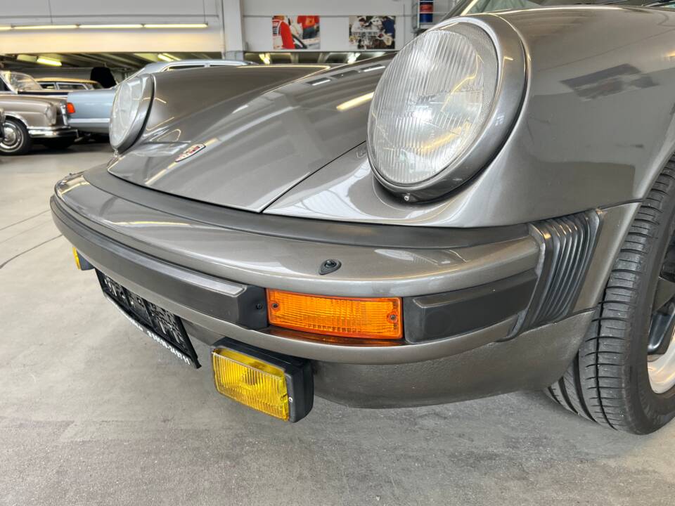 Image 27/71 de Porsche 911 SC 3.0 (1983)