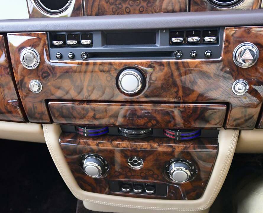 Image 20/50 of Rolls-Royce Phantom VII (2010)