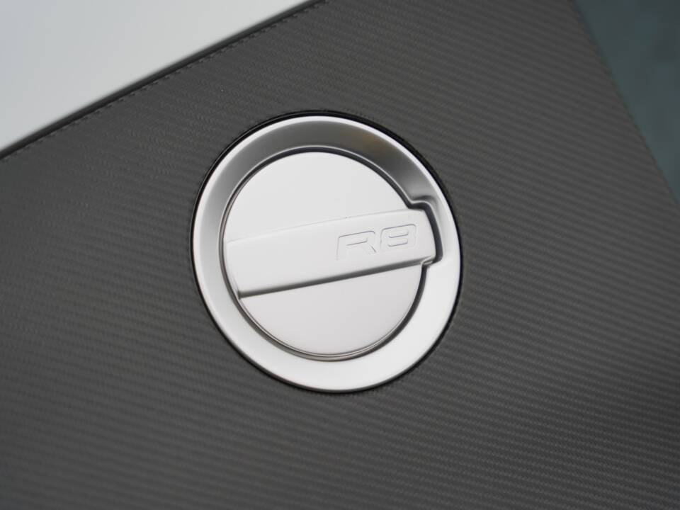 Bild 42/50 von Audi R8 GT (2011)