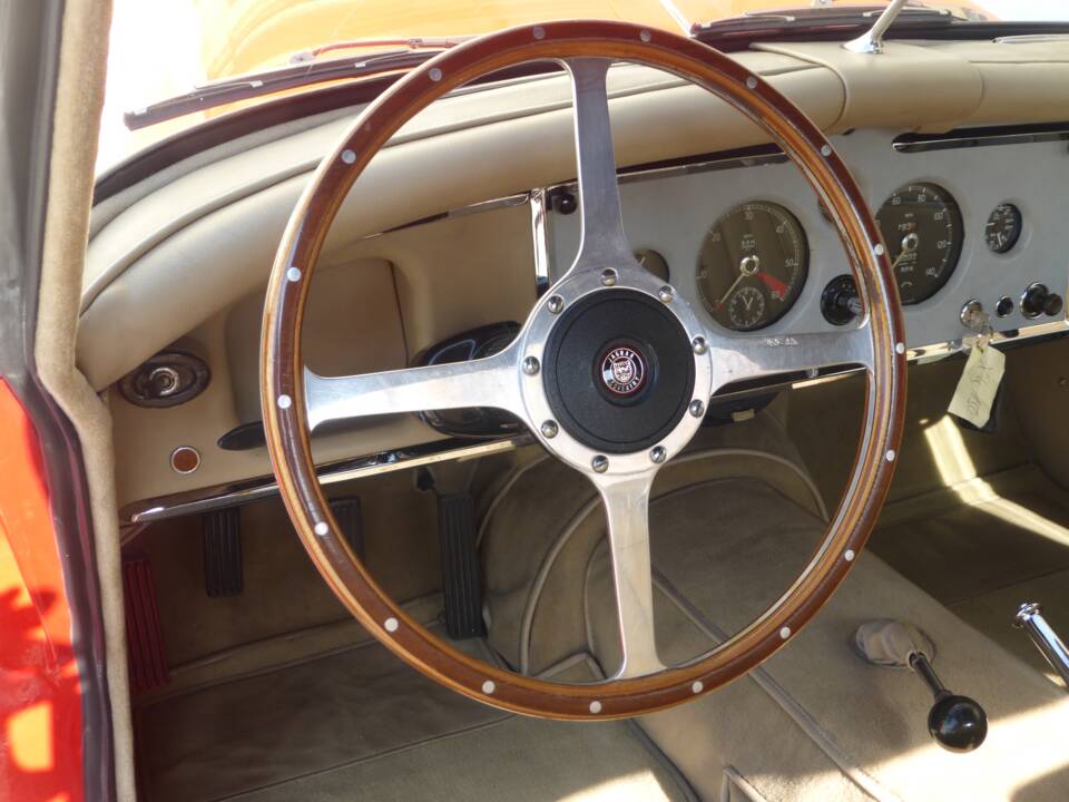 Image 86/174 of Jaguar XK 150 3.4 S OTS (1958)
