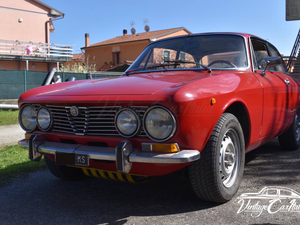 Imagen 4/42 de Alfa Romeo 2000 GTV (1971)