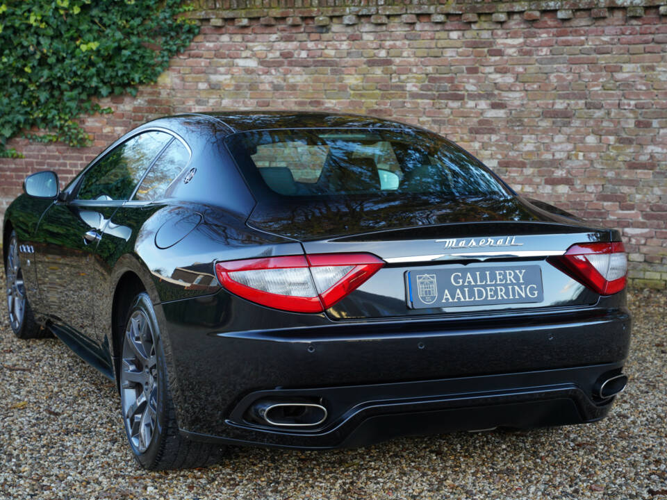 Bild 9/50 von Maserati GranTurismo S (2010)