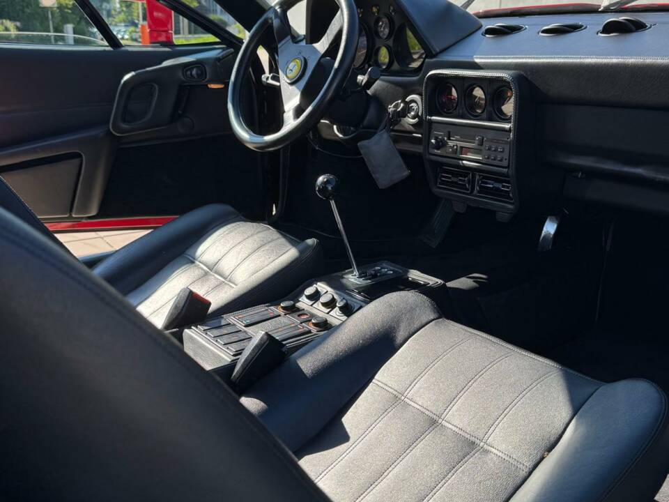 Image 5/6 de Ferrari 328 GTB (1986)