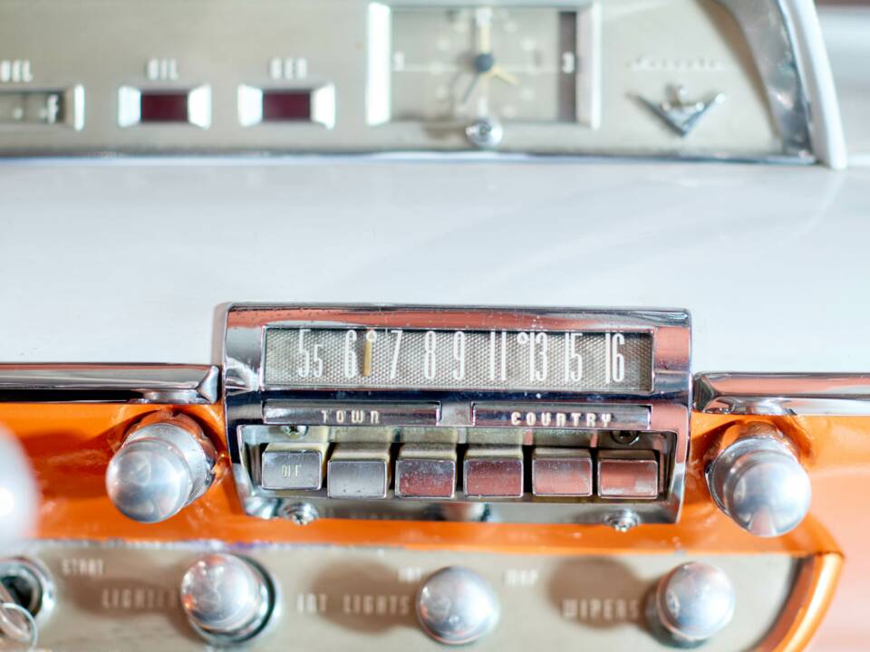 Image 13/34 of Lincoln Premiere Hardtop Coupé (1956)