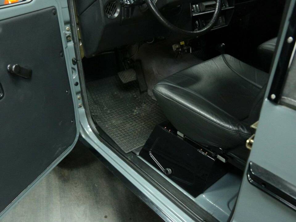 Image 11/50 of Mercedes-Benz G 230 (1993)