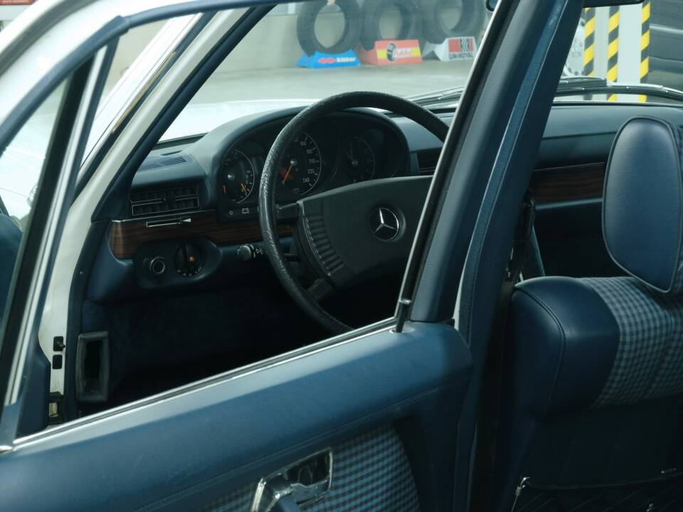 Image 20/50 de Mercedes-Benz 280 SEL (1978)